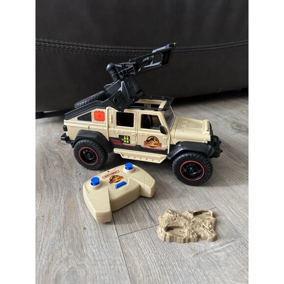 Jurassic World Gladiator R/C Jeep - Picture 1 of 1